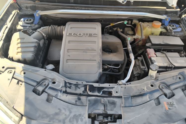 Used Chevrolet Captiva 2012 2.4L 4x4 Flagship Edition 7 Seats Engine Bay