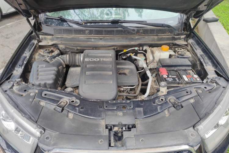 Used Chevrolet Captiva 2012 2.4L Two-Wheel Drive City Edition 5 Seats Engine Bay