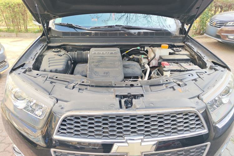 Used Chevrolet Captiva 2012 2.4L 4x4 Flagship Edition 7 Seats Engine Bay