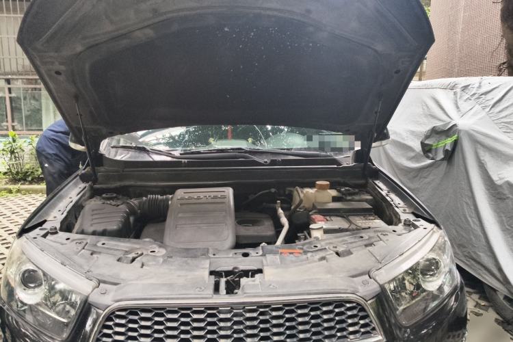 Used Chevrolet Captiva 2012 2.4L 4x4 Flagship Edition 7 Seats Engine Bay
