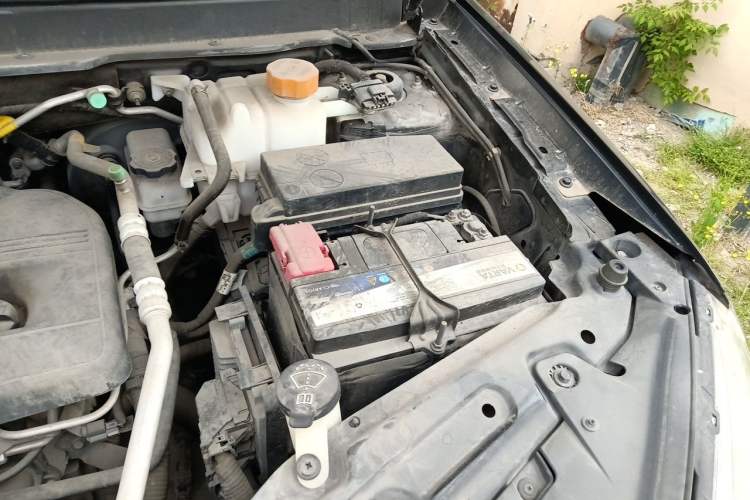 Used Chevrolet Captiva 2012 2.4L 4x4 Flagship Edition 7 Seats Engine Bay Left