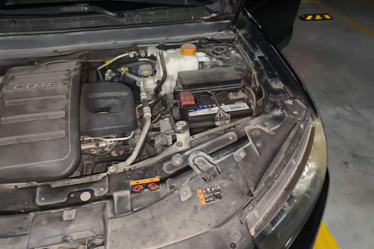 Used Chevrolet Captiva 2012 2.4L 4x4 Flagship Edition 7 Seats Engine Bay Left
