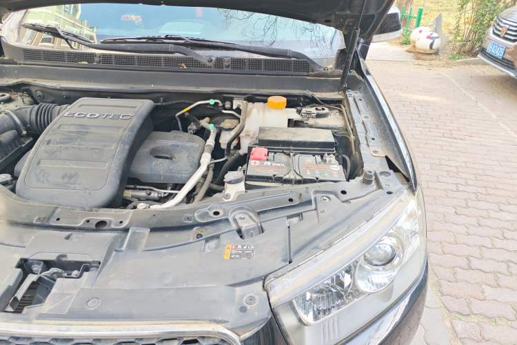 Used Chevrolet Captiva 2012 2.4L 4x4 Flagship Edition 7 Seats Engine Bay Left