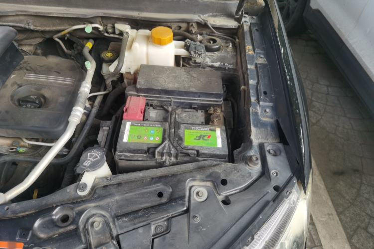 Used Chevrolet Captiva 2012 2.4L 4x4 Flagship Edition 7 Seats Engine Bay Left