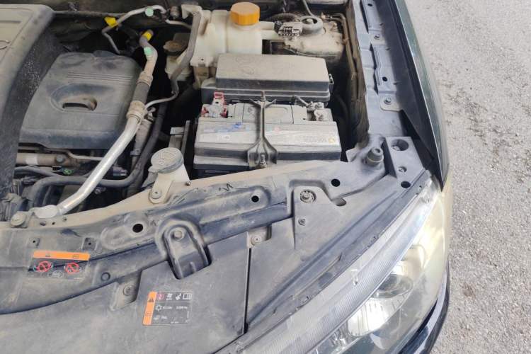 Used Chevrolet Captiva 2012 2.4L 4x4 Flagship Edition 7 Seats Engine Bay Left