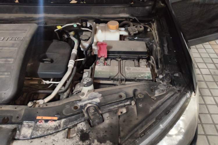 Used Chevrolet Captiva 2012 2.4L 4x4 Flagship Edition 7 Seats Engine Bay Left