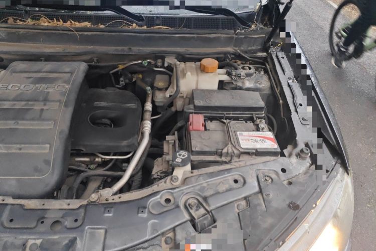 Used Chevrolet Captiva 2012 2.4L 4x4 Flagship Edition 7 Seats Engine Bay Left