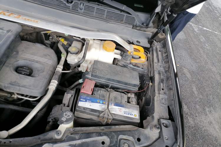 Used Chevrolet Captiva 2012 2.4L 4x4 Flagship Edition 7 Seats Engine Bay Left