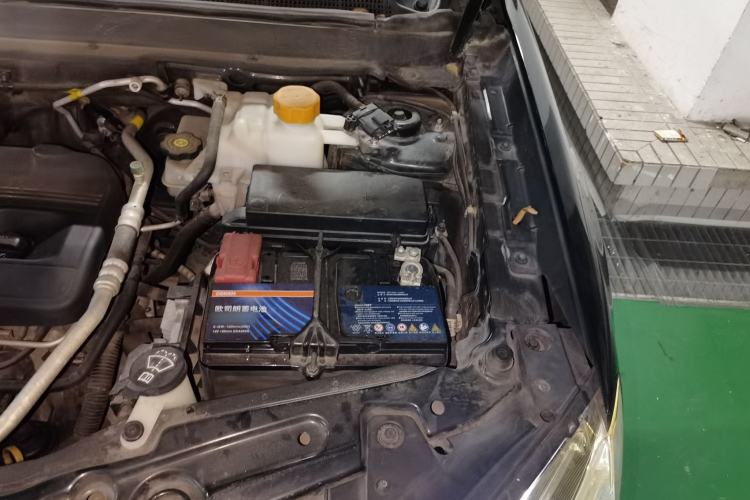 Used Chevrolet Captiva 2012 2.4L 4x4 Flagship Edition 7 Seats Engine Bay Left