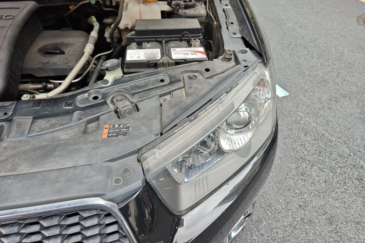 Used Chevrolet Captiva 2012 2.4L 4x4 Flagship Edition 7 Seats Engine Bay Left