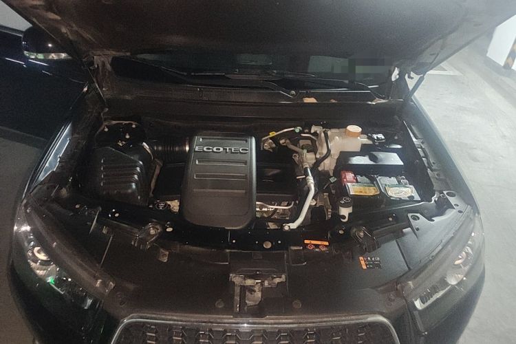 Used Chevrolet Captiva 2012 2.4L 4x4 Flagship Edition 7 Seats Engine Bay