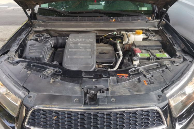Used Chevrolet Captiva 2012 2.4L 4x4 Flagship Edition 7 Seats Engine Bay