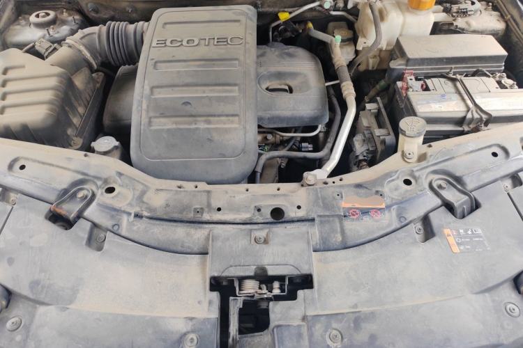 Used Chevrolet Captiva 2012 2.4L 4x4 Flagship Edition 7 Seats Engine Bay
