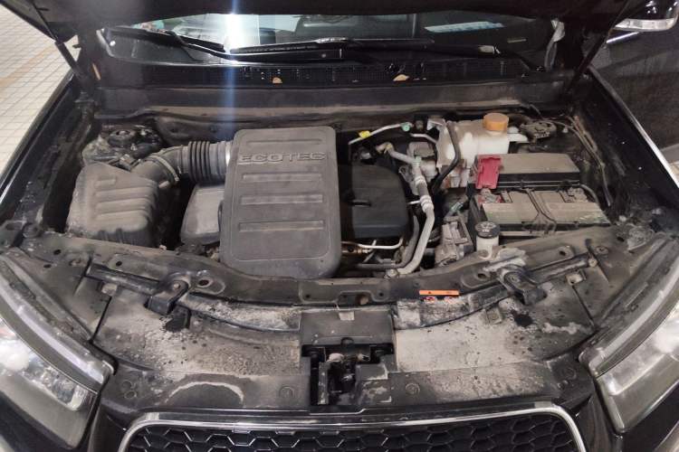 Used Chevrolet Captiva 2012 2.4L 4x4 Flagship Edition 7 Seats Engine Bay