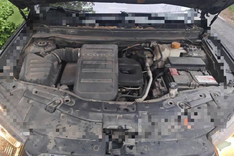 Used Chevrolet Captiva 2012 2.4L 4x4 Flagship Edition 7 Seats Engine Bay