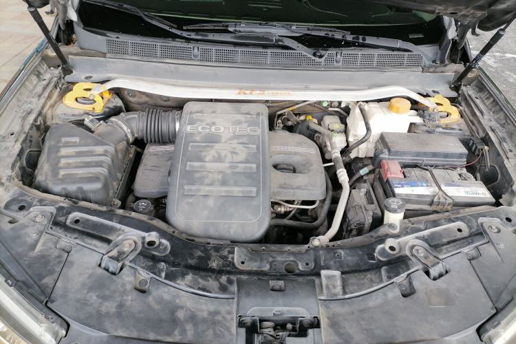 Used Chevrolet Captiva 2012 2.4L 4x4 Flagship Edition 7 Seats Engine Bay