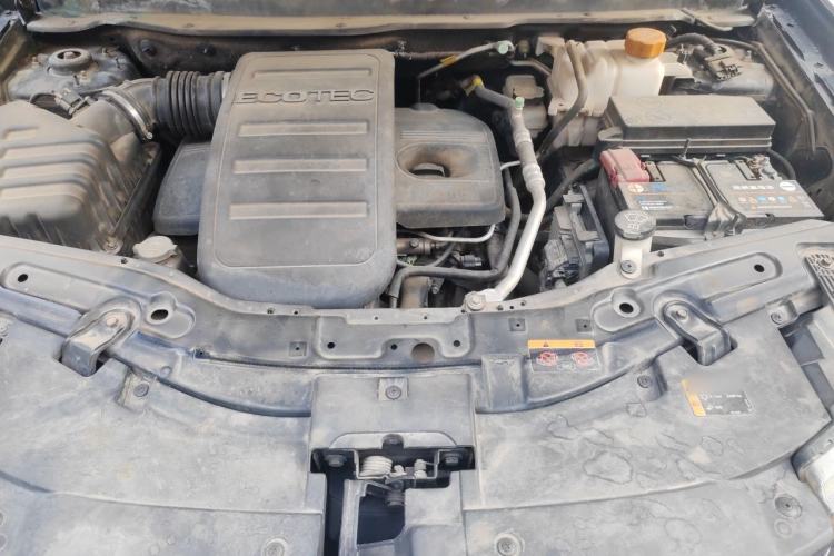 Used Chevrolet Captiva 2012 2.4L 4x4 Flagship Edition 7 Seats Engine Bay