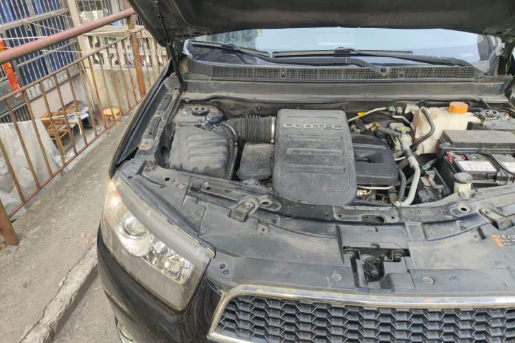Used Chevrolet Captiva 2012 2.4L 4x4 Flagship Edition 7 Seats Engine Bay Right
