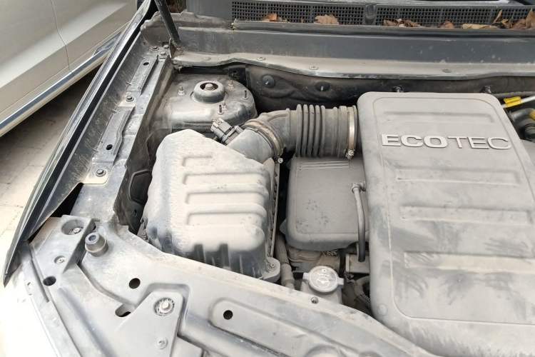 Used Chevrolet Captiva 2012 2.4L 4x4 Flagship Edition 7 Seats Engine Bay Right