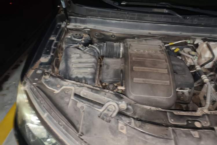 Used Chevrolet Captiva 2012 2.4L 4x4 Flagship Edition 7 Seats Engine Bay Right