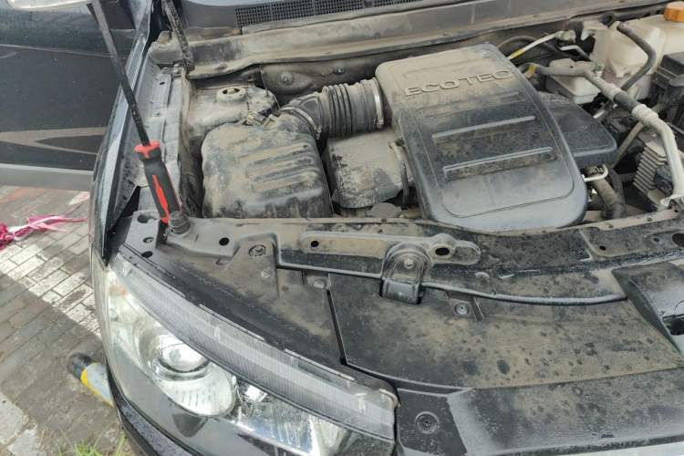 Used Chevrolet Captiva 2012 2.4L 4x4 Flagship Edition 7 Seats Engine Bay Right
