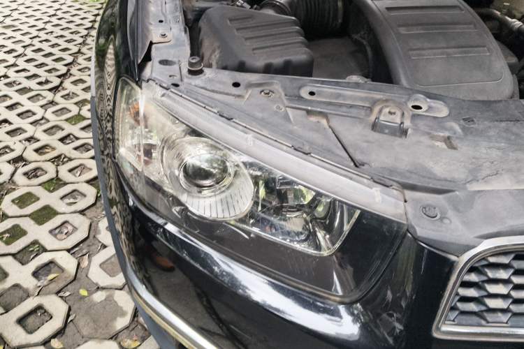 Used Chevrolet Captiva 2012 2.4L 4x4 Flagship Edition 7 Seats Engine Bay Right