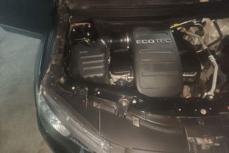 Used Chevrolet Captiva 2012 2.4L 4x4 Flagship Edition 7 Seats Engine Bay Right
