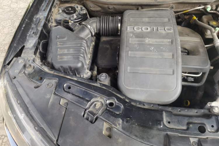 Used Chevrolet Captiva 2012 2.4L 4x4 Flagship Edition 7 Seats Engine Bay Right