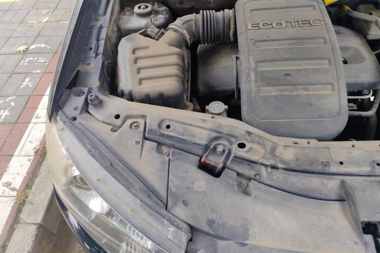 Used Chevrolet Captiva 2012 2.4L 4x4 Flagship Edition 7 Seats Engine Bay Right