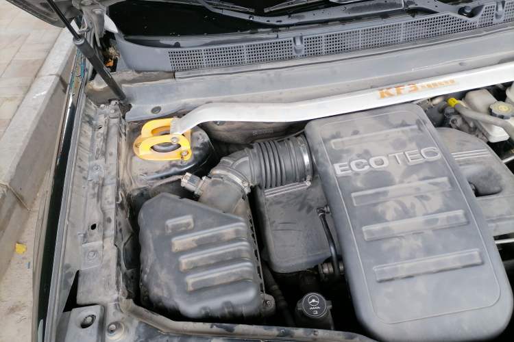 Used Chevrolet Captiva 2012 2.4L 4x4 Flagship Edition 7 Seats Engine Bay Right