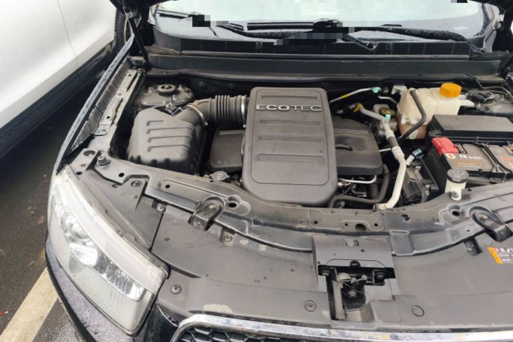 Used Chevrolet Captiva 2012 2.4L 4x4 Flagship Edition 7 Seats Engine Bay Right
