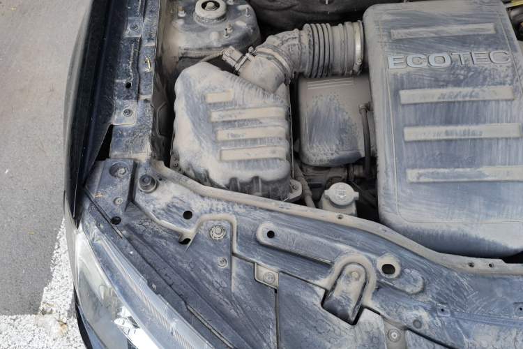 Used Chevrolet Captiva 2012 2.4L 4x4 Flagship Edition 7 Seats Engine Bay Right