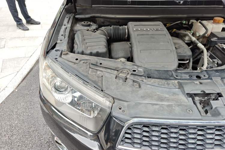 Used Chevrolet Captiva 2012 2.4L 4x4 Flagship Edition 7 Seats Engine Bay Right