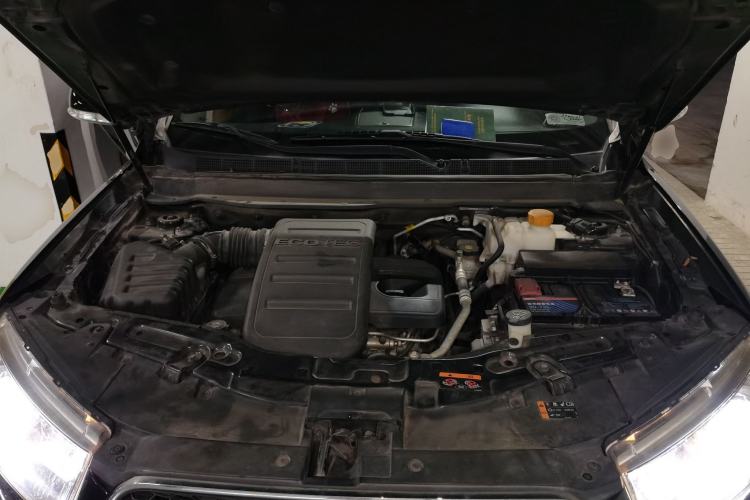 Used Chevrolet Captiva 2012 2.4L 4x4 Flagship Edition 7 Seats Engine Bay