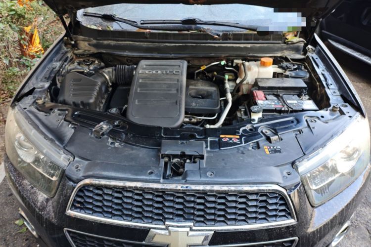 Used Chevrolet Captiva 2012 2.4L 4x4 Luxury Edition 5 Seats Engine Bay
