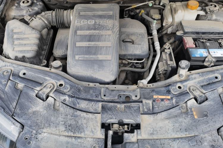 Used Chevrolet Captiva 2012 2.4L 4x4 Flagship Edition 7 Seats Engine Bay