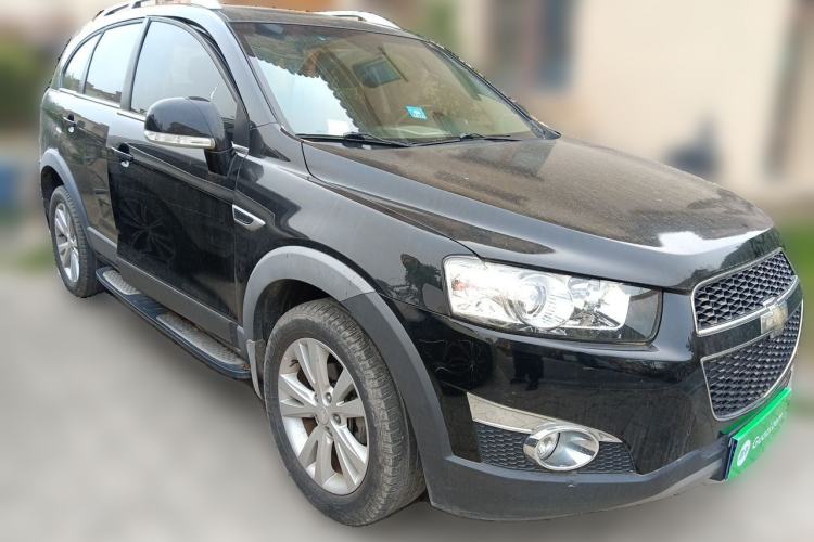 Used Chevrolet Captiva 2012 2.4L 4x4 Flagship Edition 7 Seats Front Right 45 Deg
