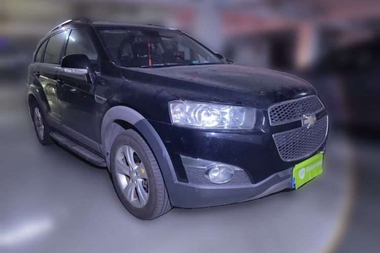 Used Chevrolet Captiva 2012 2.4L 4x4 Flagship Edition 7 Seats Front Right 45 Deg