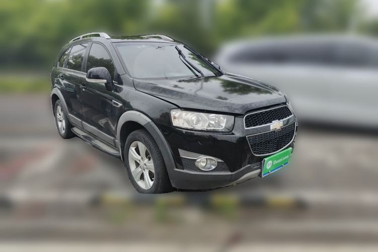 Used Chevrolet Captiva 2012 2.4L 4x4 Flagship Edition 7 Seats Front Right 45 Deg