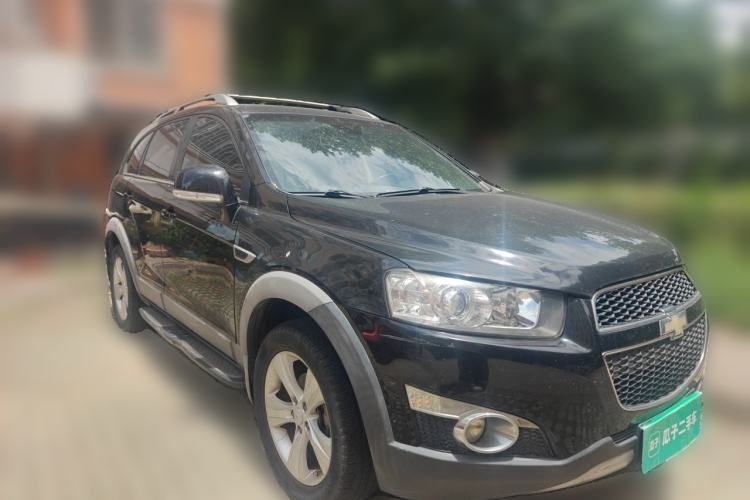 Used Chevrolet Captiva 2012 2.4L 4x4 Flagship Edition 7 Seats Front Right 45 Deg