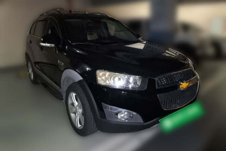 Used Chevrolet Captiva 2012 2.4L 4x4 Flagship Edition 7 Seats Front Right 45 Deg