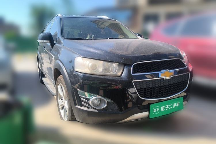 Used Chevrolet Captiva 2012 2.4L 4x4 Flagship Edition 7 Seats Front Right 45 Deg