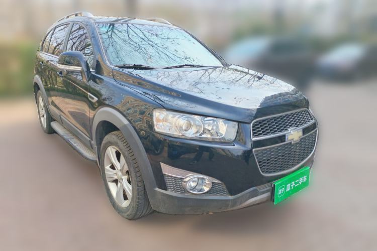 Used Chevrolet Captiva 2012 2.4L 4x4 Flagship Edition 7 Seats Front Right 45 Deg