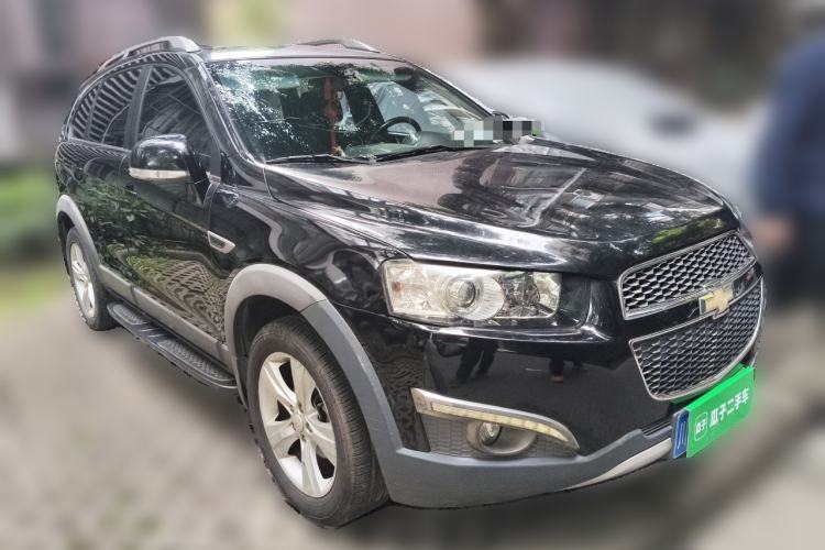 Used Chevrolet Captiva 2012 2.4L 4x4 Flagship Edition 7 Seats Front Right 45 Deg