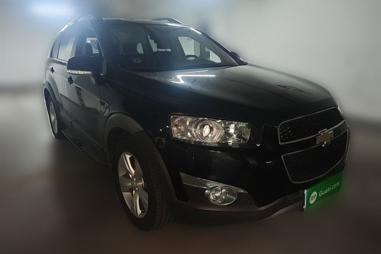 Used Chevrolet Captiva 2012 2.4L 4x4 Flagship Edition 7 Seats Front Right 45 Deg