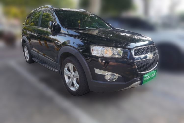 Used Chevrolet Captiva 2012 2.4L 4x4 Flagship Edition 7 Seats Front Right 45 Deg