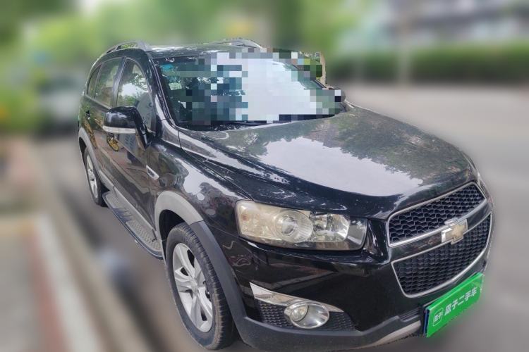 Used Chevrolet Captiva 2012 2.4L 4x4 Flagship Edition 7 Seats Front Right 45 Deg