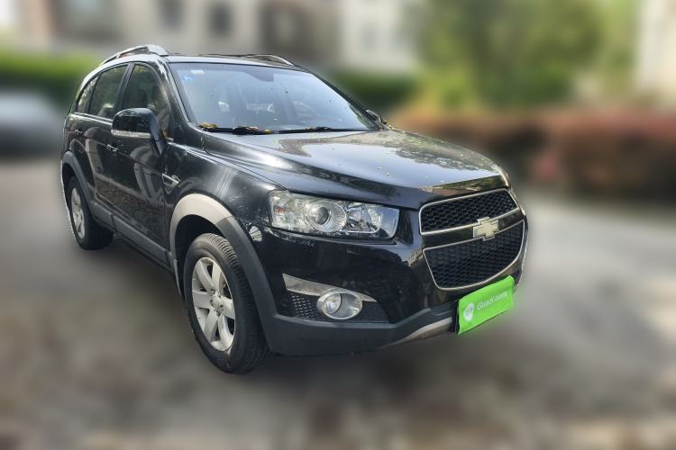 Used Chevrolet Captiva 2012 2.4L 4x4 Luxury Edition 5 Seats Front Right 45 Deg