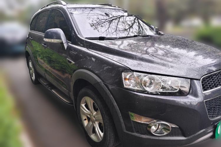 Used Chevrolet Captiva 2012 2.4L 4x4 Flagship Edition 7 Seats Front Right 45 Deg