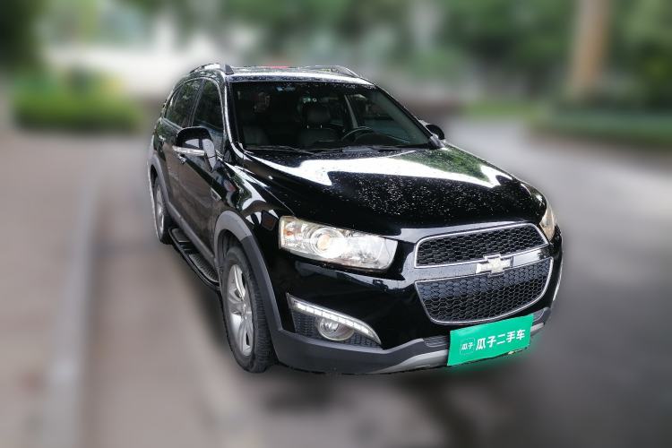 Used Chevrolet Captiva 2012 2.4L 4x4 Flagship Edition 7 Seats Front Right 45 Deg